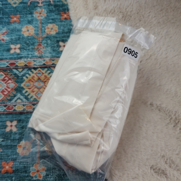 Old Navy High-Waisted StretchTech Water-Repellent Shorts Creme De La Creme BNWT - Picture 11 of 11